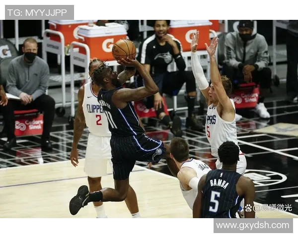 快船与掘金激战正酣NBA直播原声带你感受现场氛围