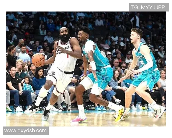 火箭与马刺激战升级哈登与对手场上冲突引发热议